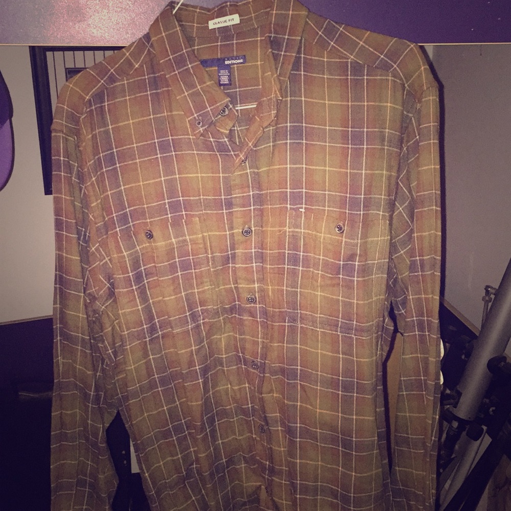 Men’s plaid shirt